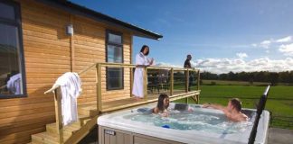 Lodges With Hot Tubs