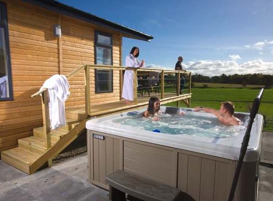 Lodges With Hot Tubs